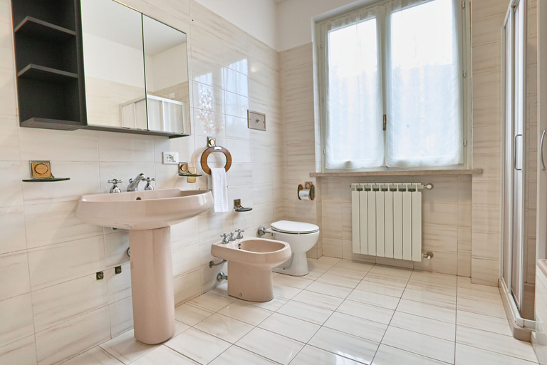 Bathroom 3, Exclusive Villa Le Palme, Brescia