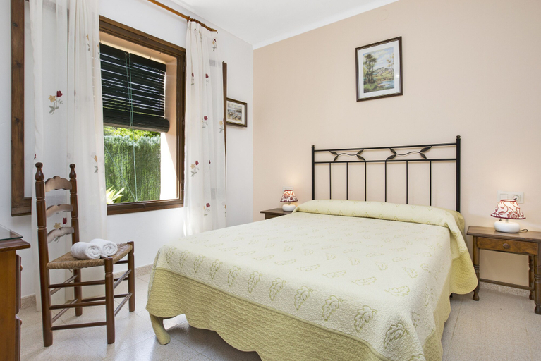 Bedroom 2, Villa Tres Pins, Girona
