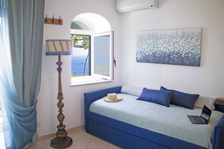 Bedroom 2, Goat Path, Salerno