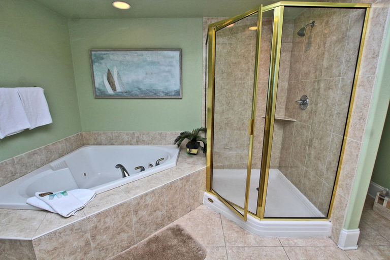 Bathroom 5, Caribe, Escambia