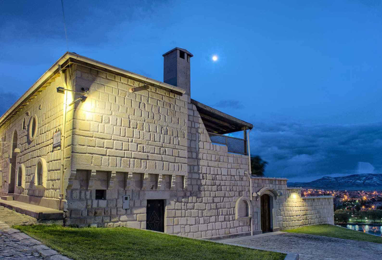 Front of property - evening/night 5, Avanos Evi, Avanos