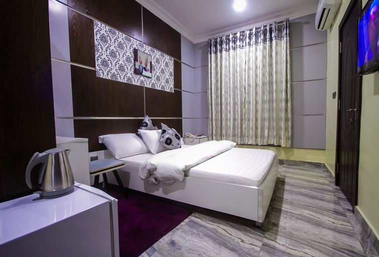 Bedroom 3, GolfView Suites & Conference Center, Kosofe