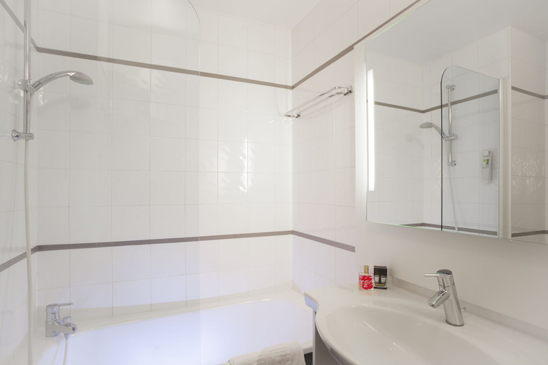 Bathroom 4, ibis Styles Paris Massena Olympiades, Paris