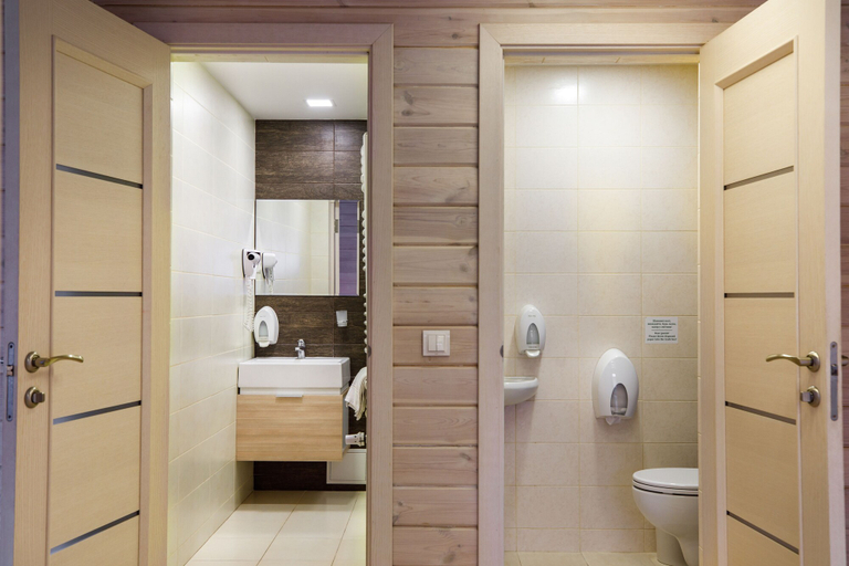 Bathroom 4, Voevodyno Resort, Perechyns'kyi