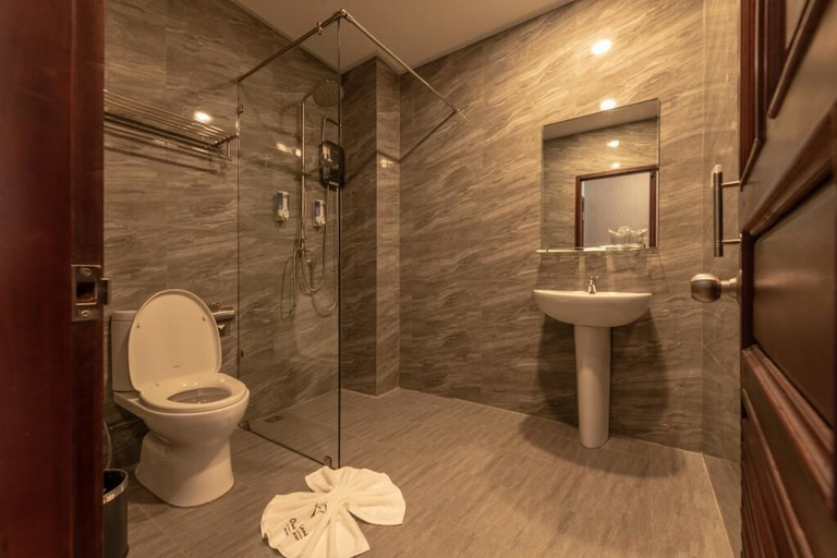 Bathroom 4, One Vientiane Hotel & Restaurant, Vientiane