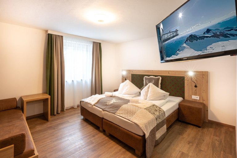Bedroom 3, Pension Patricia, Zell am See