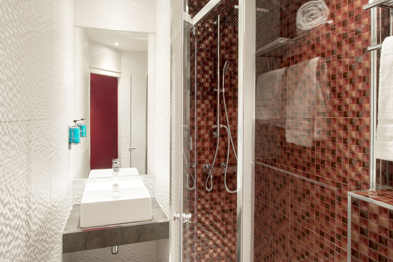 Bathroom 4, Hôtel des Savoies Lyon Perrache, Rhône