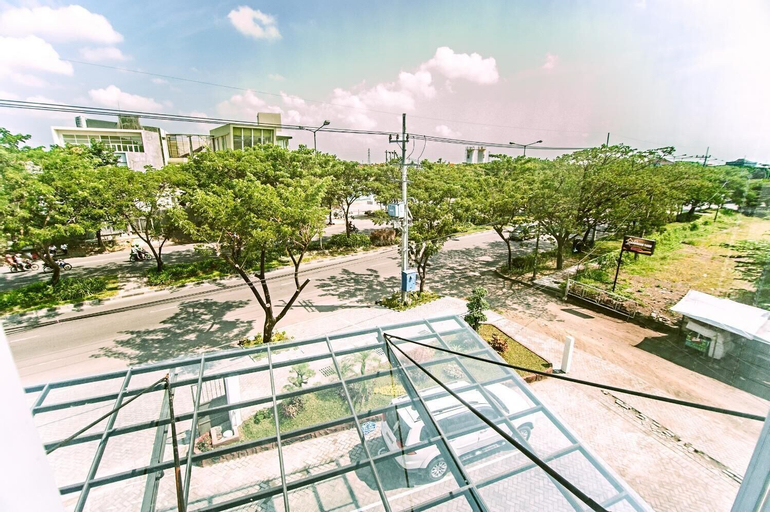 Exterior & Views 18