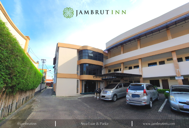 Exterior & Views 14