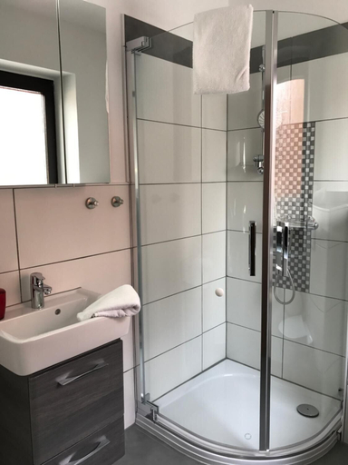 Bathroom 5, Hotel zum braunen Hirschen, Höxter