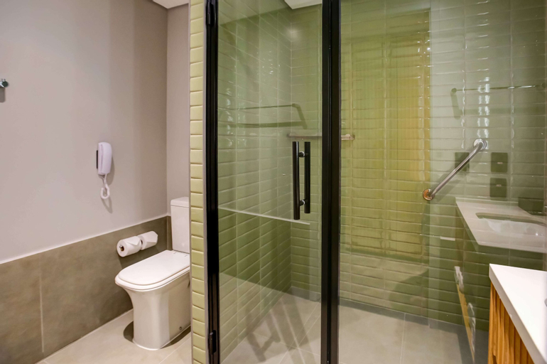 Bathroom 10