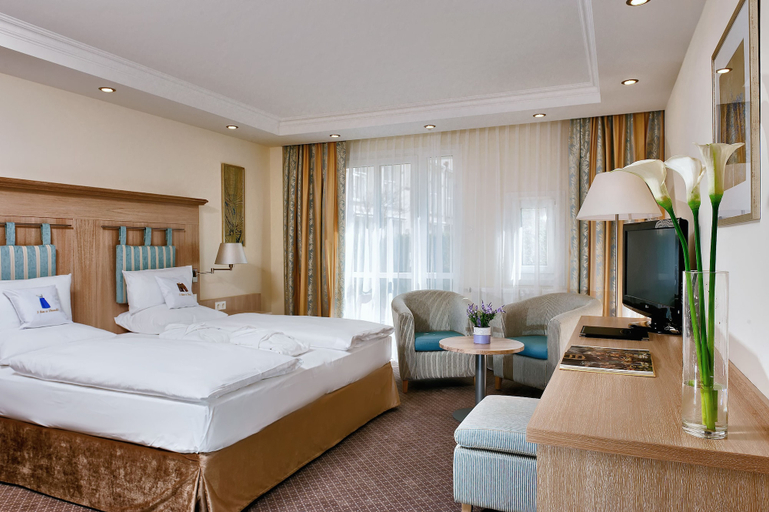 Bedroom 4, MAXIMILIAN Grand Hotel, Passau