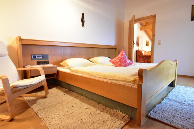 Bedroom 2, Hoderhof, Traunstein