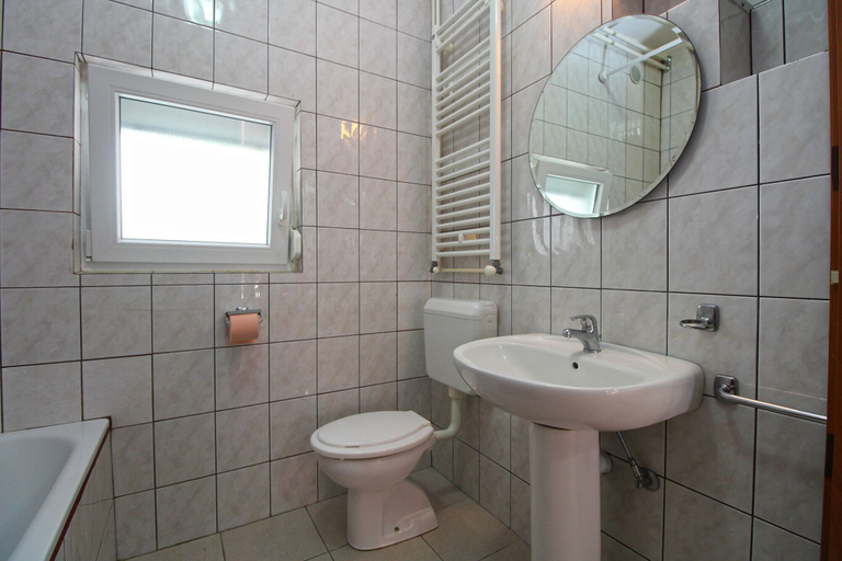 Bathroom 3, Apartment 847, Pula