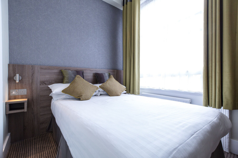 Bedroom 3, Phoenix Hotel, London