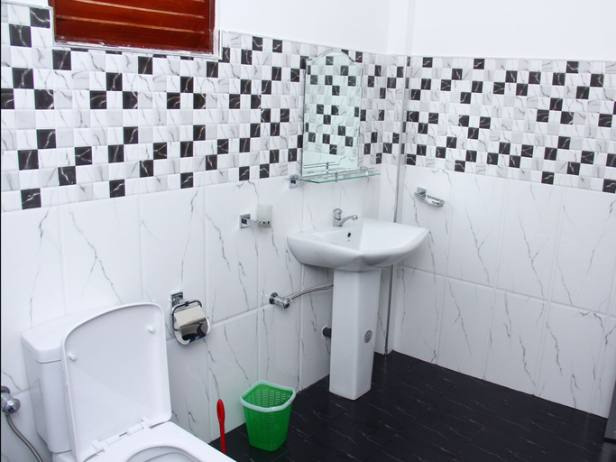 Bathroom 3, Lotus Villa, Weligama