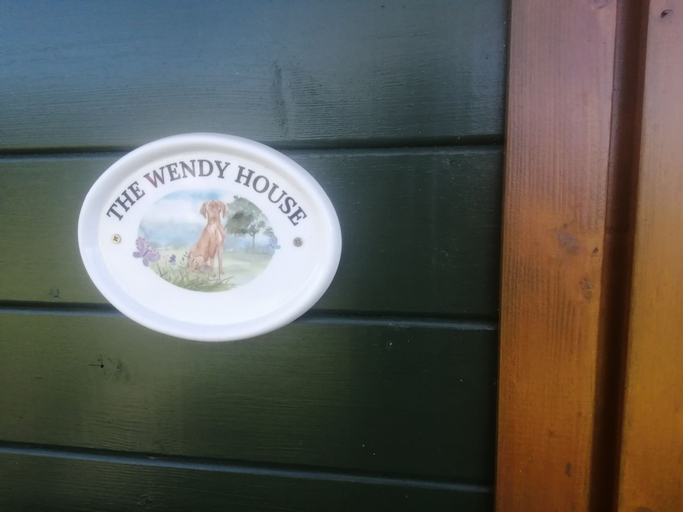 Others 5, Rustic Log Cabin - Dog Friendly - Sleeps 2 - Views, Shropshire