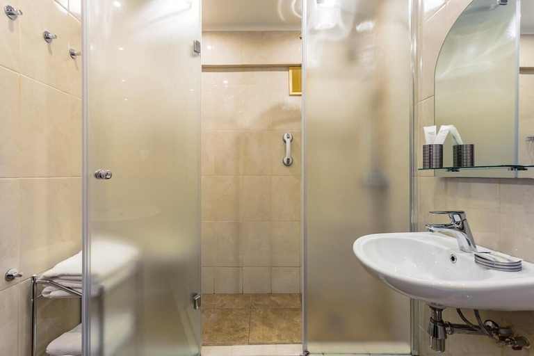 Bathroom 3, Universitetskaya Hotel, Western