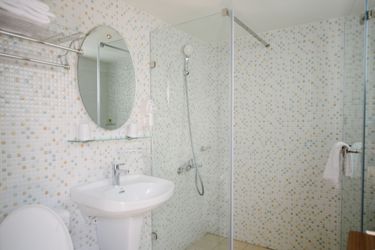 Bathroom 4, He Sen Hotel, Pingtung