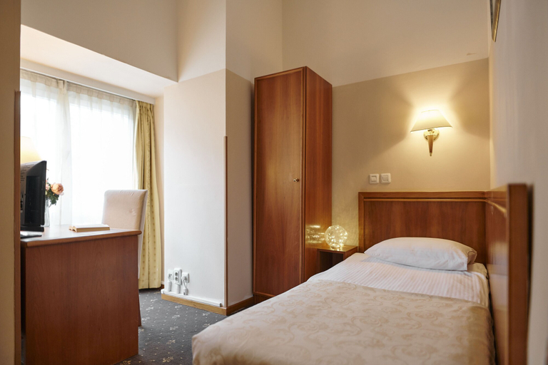 Bedroom 4, Hotel Lovran, Lovran