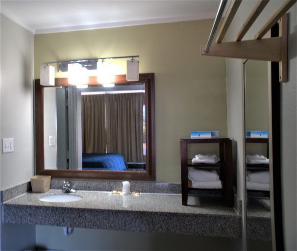 Bathroom 4, Eastern Shore Motel, Baldwin
