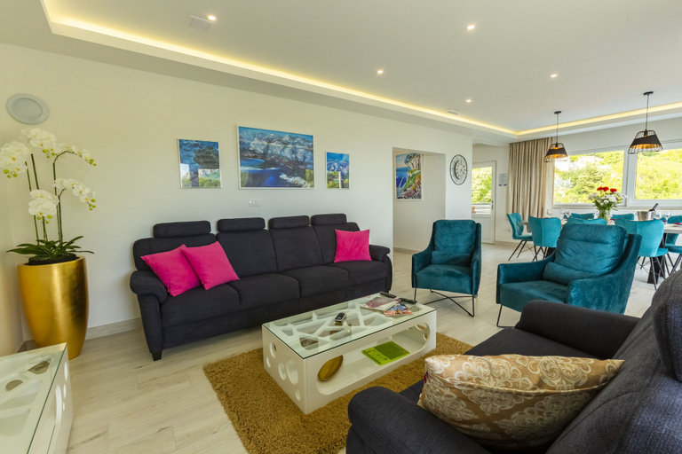 Others 5, Villa Romance, Makarska