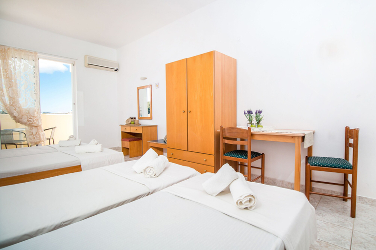 Bedroom 4, Kiras Studios, South Aegean