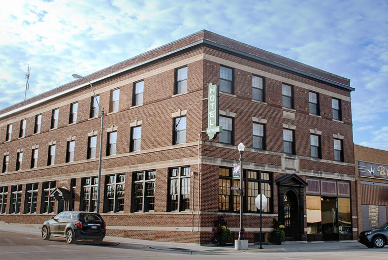 Exterior & Views