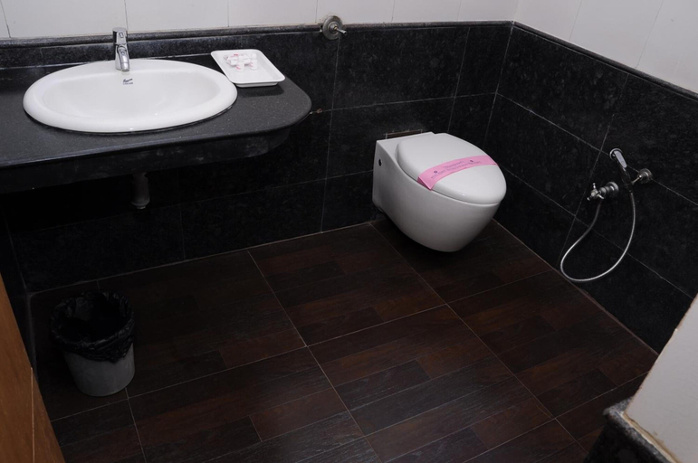 Bathroom 3, Hotel Mayas, Tiruchirappalli