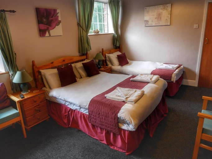 Bedroom 2, The Fountain Inn, Gloucestershire