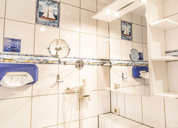 Bathroom 5, Hotel Tum Stüürmann, Dithmarschen