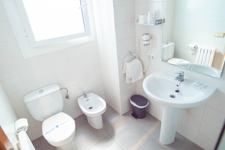 Bathroom 3, Hotel S’Agoita, Girona