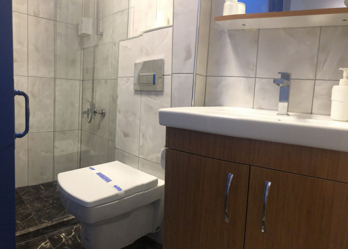 Bathroom 5, The House of Tulpan, Beyoğlu