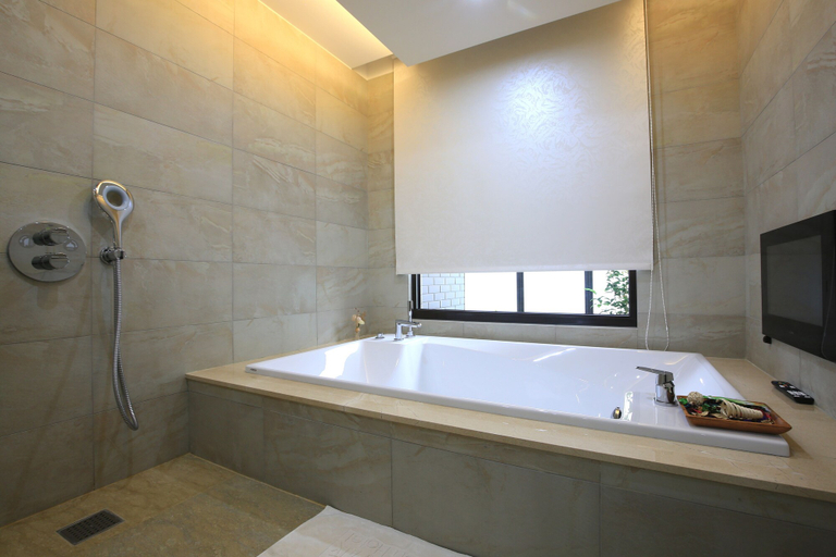 Bathroom 4, Dar Lon Hotel, Hsinchu City