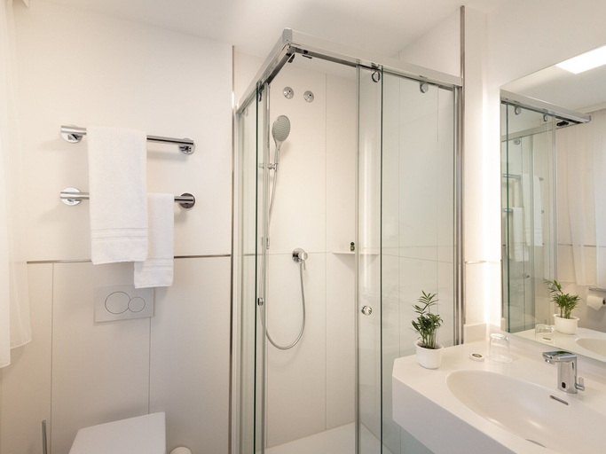 Bathroom 5, Hotel Palmenhof, Frankfurt am Main
