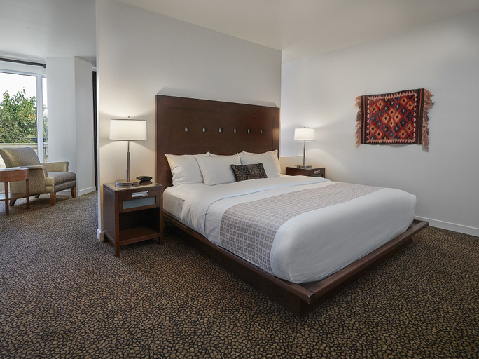 Bedroom 2, Metterra Hotel on Whyte, Division No. 11