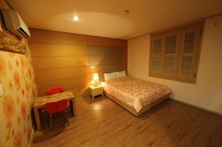 Bedroom 4, Hotel Ballantine, Cheonan