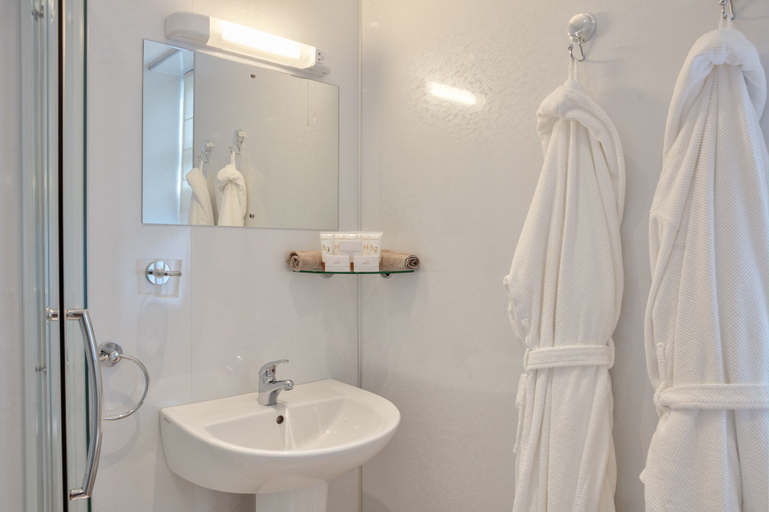Bathroom 3, Brander Lodge Hotel, Argyll and Bute