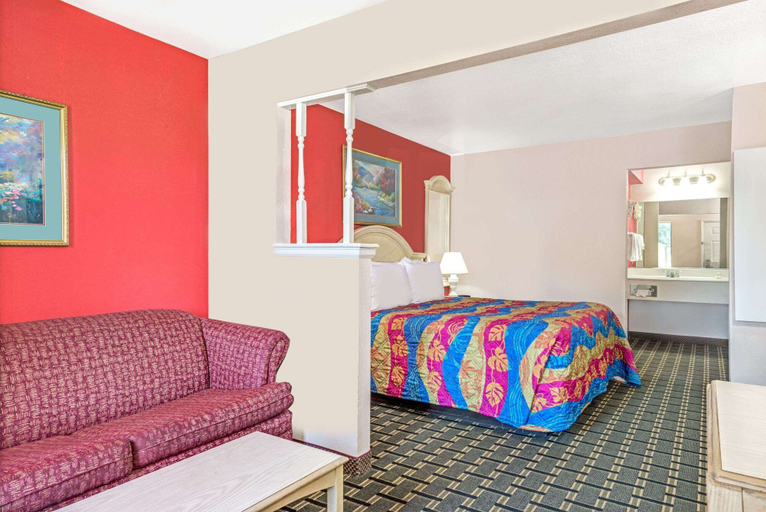 Bedroom 3, Days Inn & Suites by Wyndham Osceola AR, Mississippi