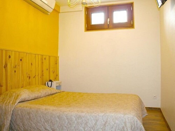 Bedroom 4, La Caravelle, Puy-de-Dôme