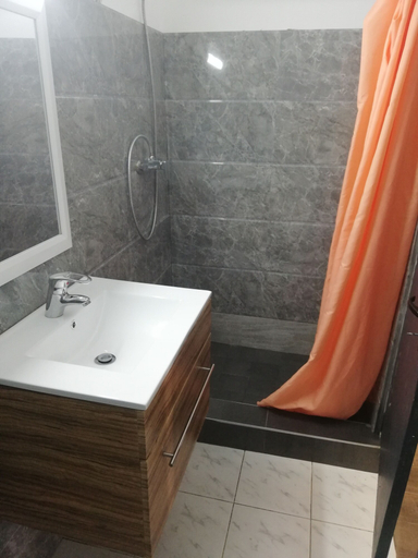 Bathroom 3, Polana Holiday Apartment, Maputo