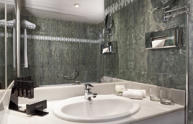 Bathroom 5, Melia Lebreros, Sevilla