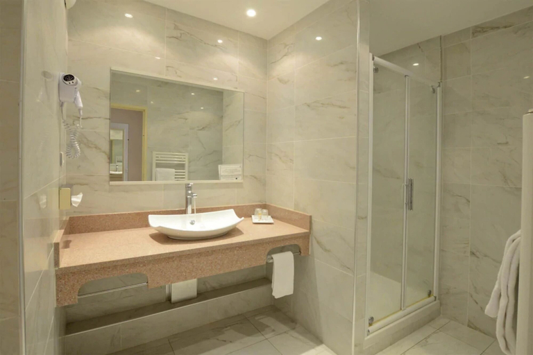 Bathroom 5, Hotel Poretta, Haute-Corse