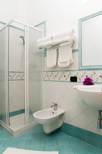Bathroom 5, Hotel Mira Spiaggia, Trapani