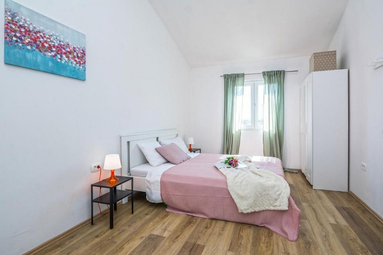 Bedroom 2, House Villa Maar, Nin