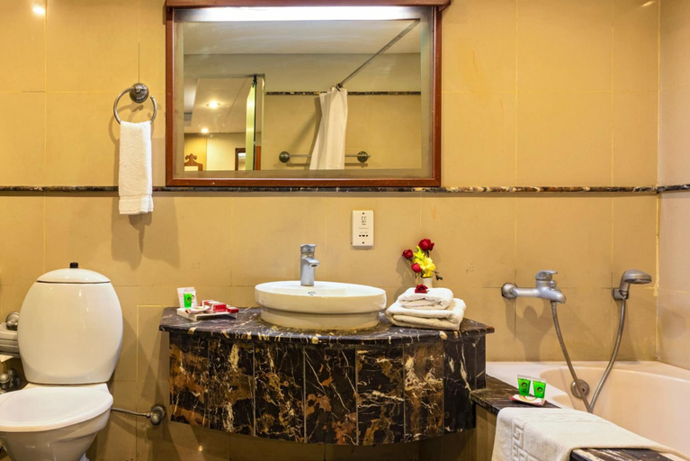 Bathroom 4, Hotel One Gulberg Lahore, Lahore