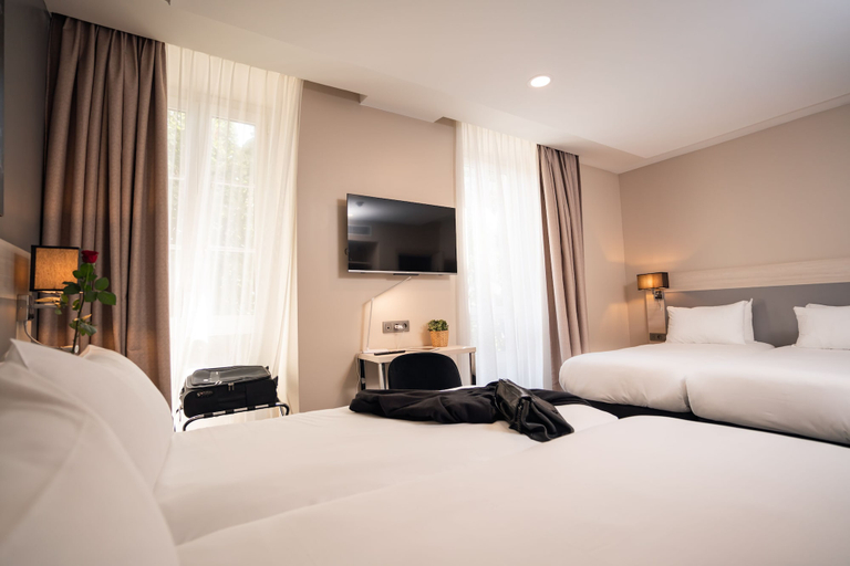 Bedroom 2, Hôtel Univers, Alpes-Maritimes