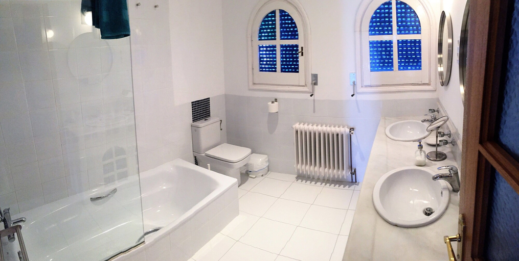 Bathroom, Paó Blau, Girona
