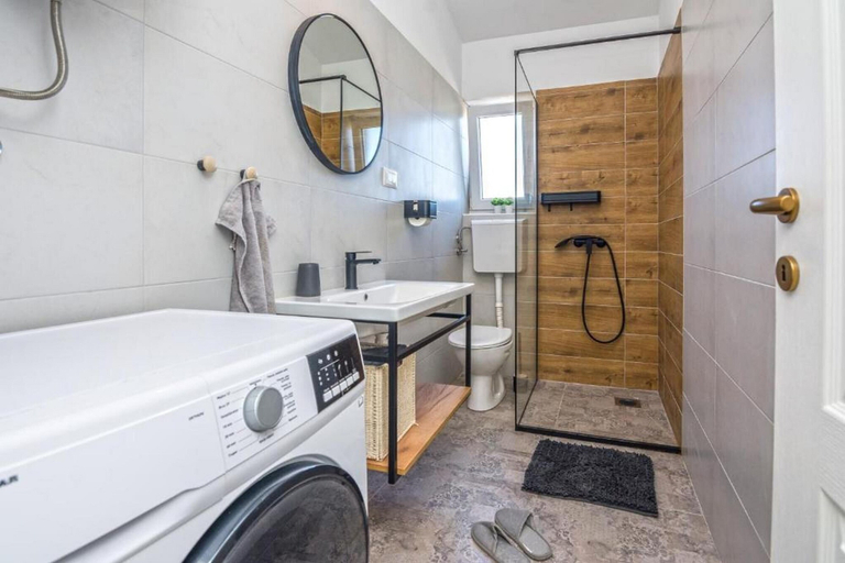 Bathroom 3, House Villa Maar, Nin