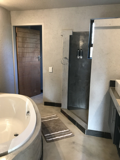 Bathroom 3, Lindiwe Safari Lodge, Mopani